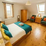 4 Bedroom House By Travel Lets Homes With Sea View *