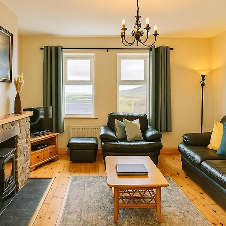 4 Bedroom House By Travel Lets Homes With Sea View Semesterbostad Carrigart