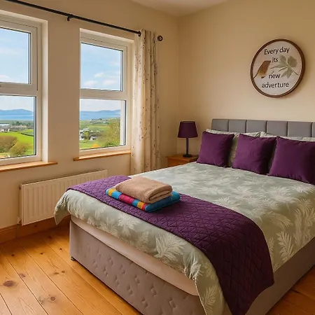 4 Bedroom House By Travel Lets Homes With Sea View Prázdninový dům *